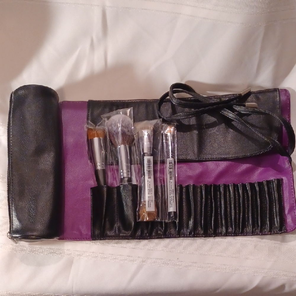 Younique Makeup Brush Set with Purple and Black Case - Picture 1 of 3
